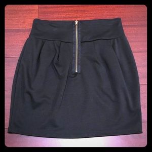 Black skirt with zipper